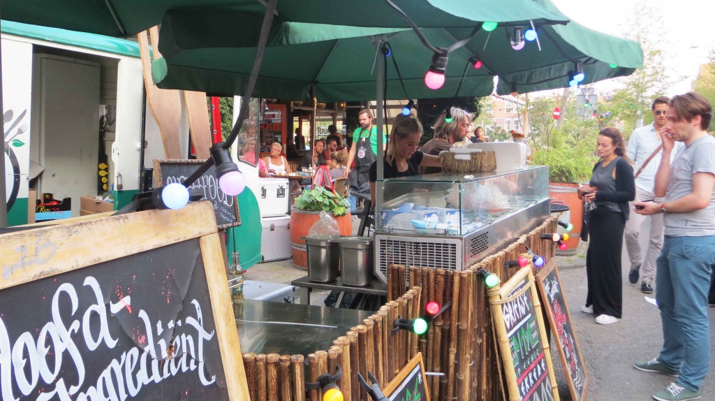 A food vendor at Kanen Bij.