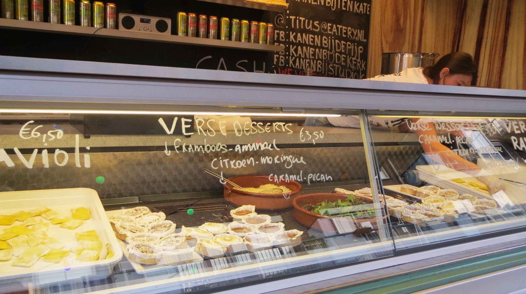 This truck served tasty tarts and other treats. 